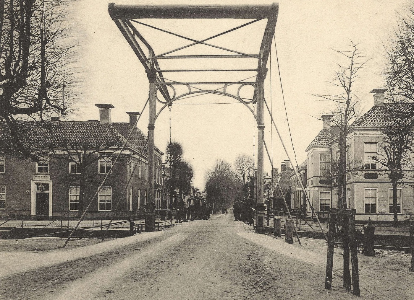 Zuidbroek bij de Klap. Foto: 1900-1905. Uitgeverij mej. A.M. Garrelts. Bron: RHC GA, Groninger Archieven, Beeldbank Groningen.